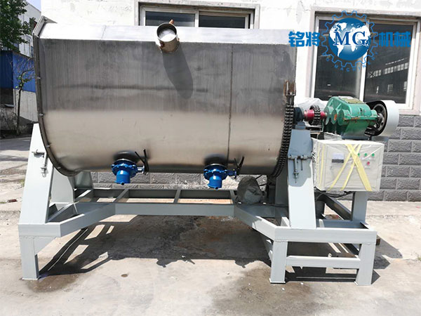 工人和真石漆攪拌機需要休息和補充，以更好地提高效率